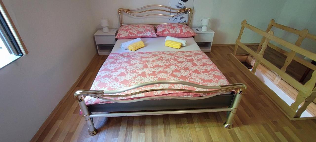 Studio Apartman Kaštel Kambelovac Kastela Bagian luar foto